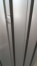 Capanno Porta Attrezzi 142x86x189 cm con Tetto Inclinato e Porta Bloccabile in Metallo Argento Seconda Scelta